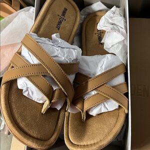 Minnetonka Women's White and Tan Sandals